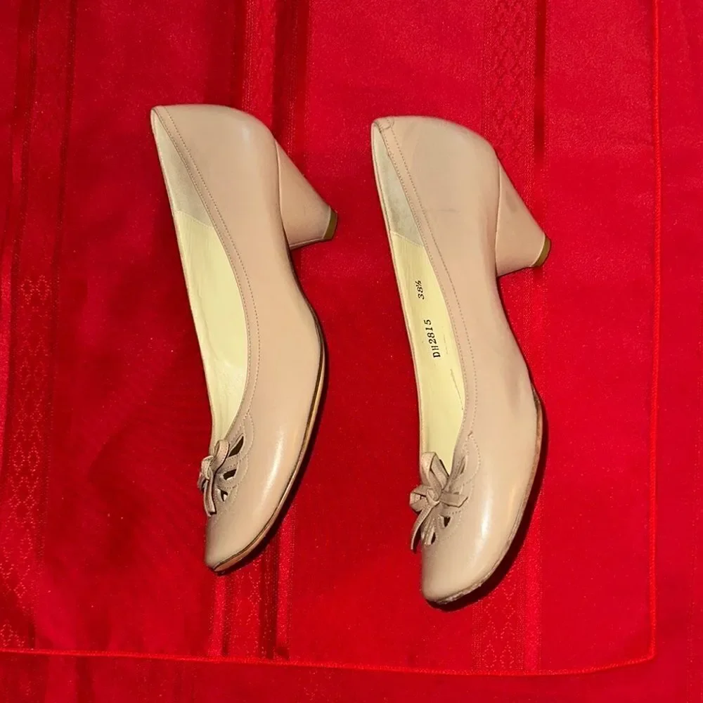 Bruno Magli Made in Italy Tan Mini Heel with Decorative Bow Size 38.5